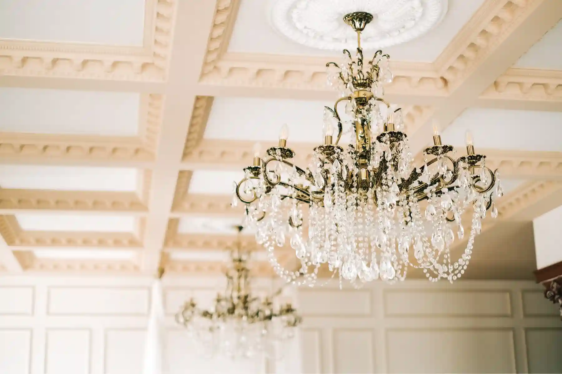 statement chandeliers lighting
